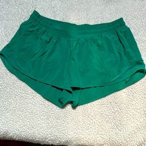 Lululemon Hotty Hot 2.5” low rise